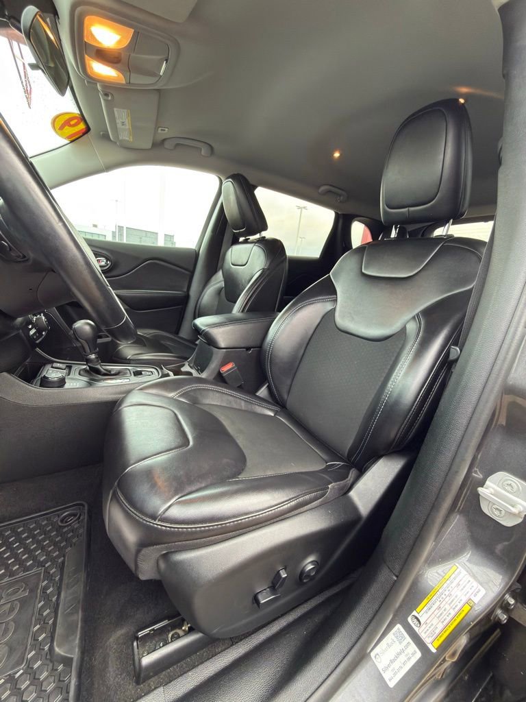 Used 2019 Jeep Cherokee Latitude Plus w/ Cold Weather Group image 13