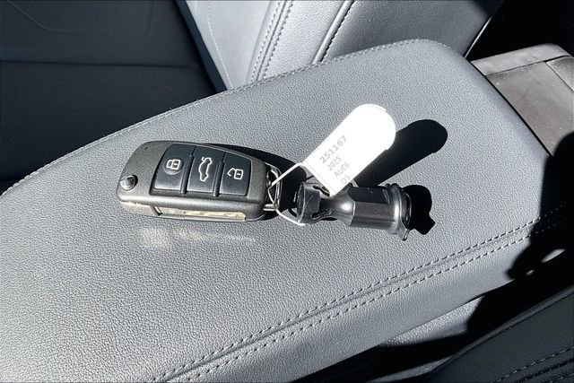 Used 2025 Audi Q3 2.0T Premium w/ Convenience Package image 35