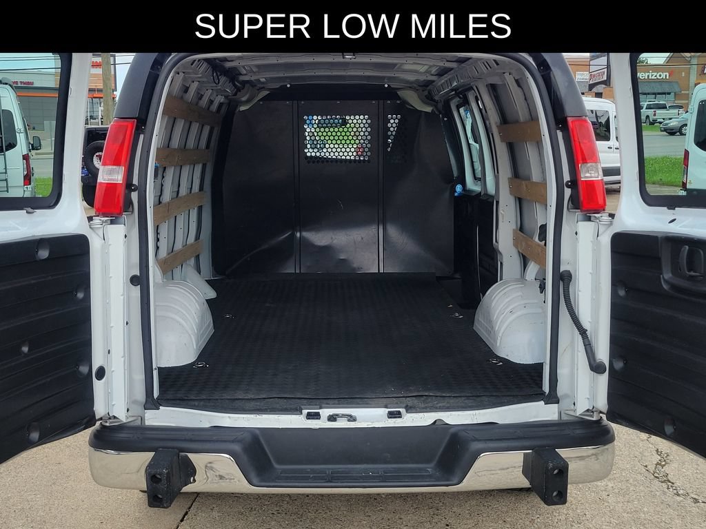 Used 2024 Chevrolet Express 2500 w/ Driver Convenience Package RWD image 6