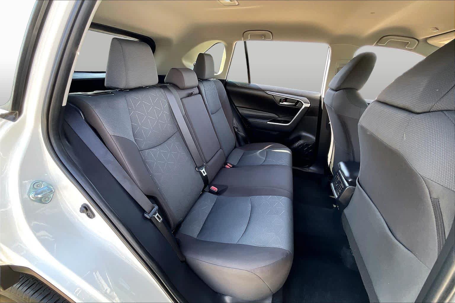 Used 2025 Toyota RAV4 XLE FWD image 16