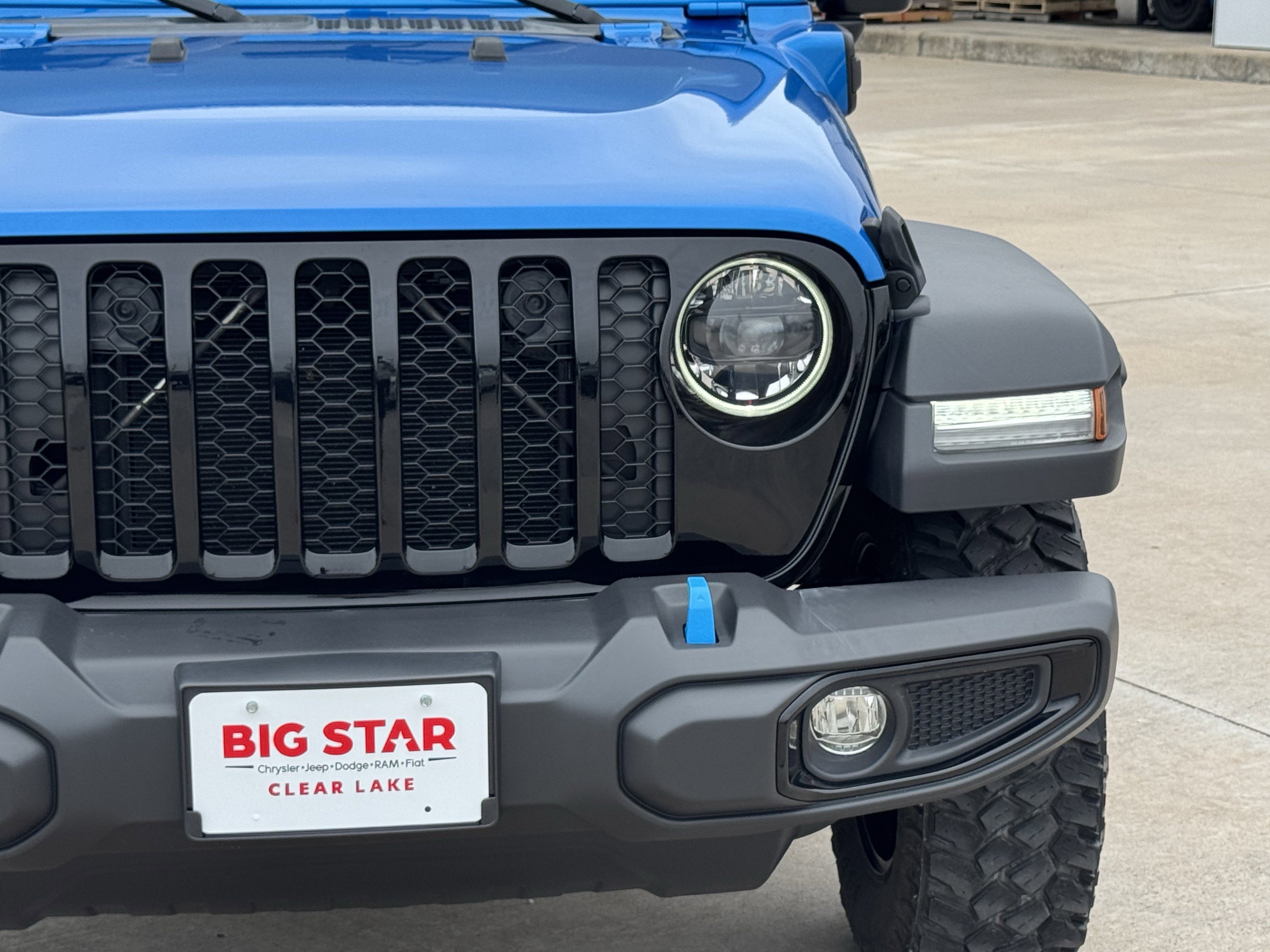 Used 2023 Jeep Wrangler Unlimited w/ Convenience Group AWD/4WD image 5