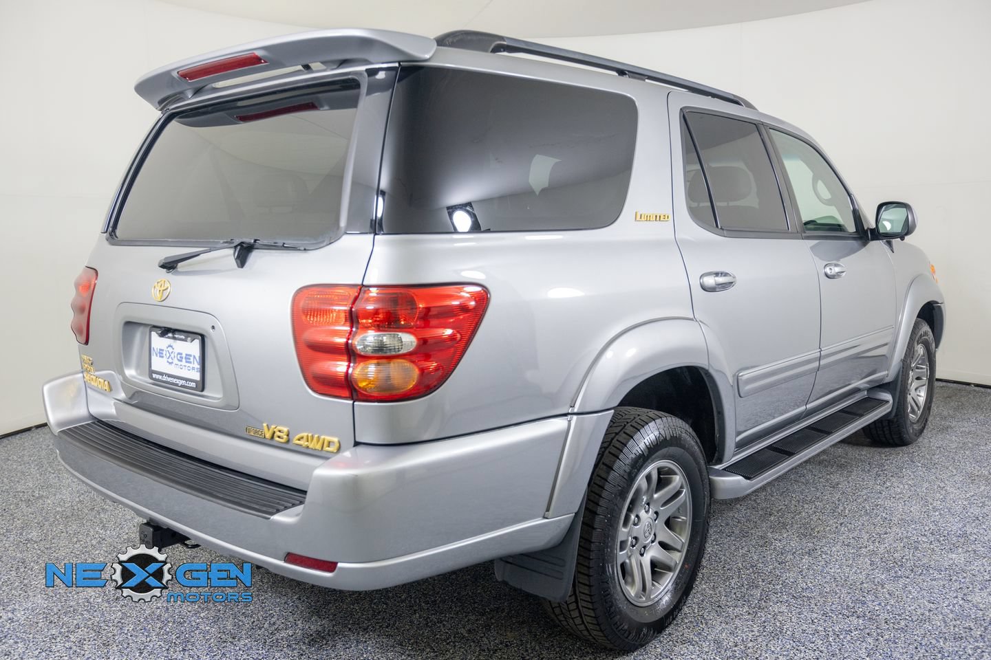 Used 2004 Toyota Sequoia Limited w/ Preferred Accessory Pkg AWD/4WD image 8