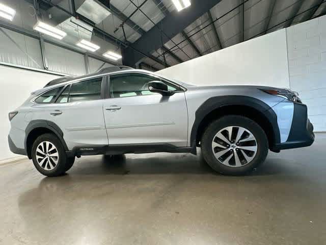 Used 2025 Subaru Outback AWD/4WD image 4