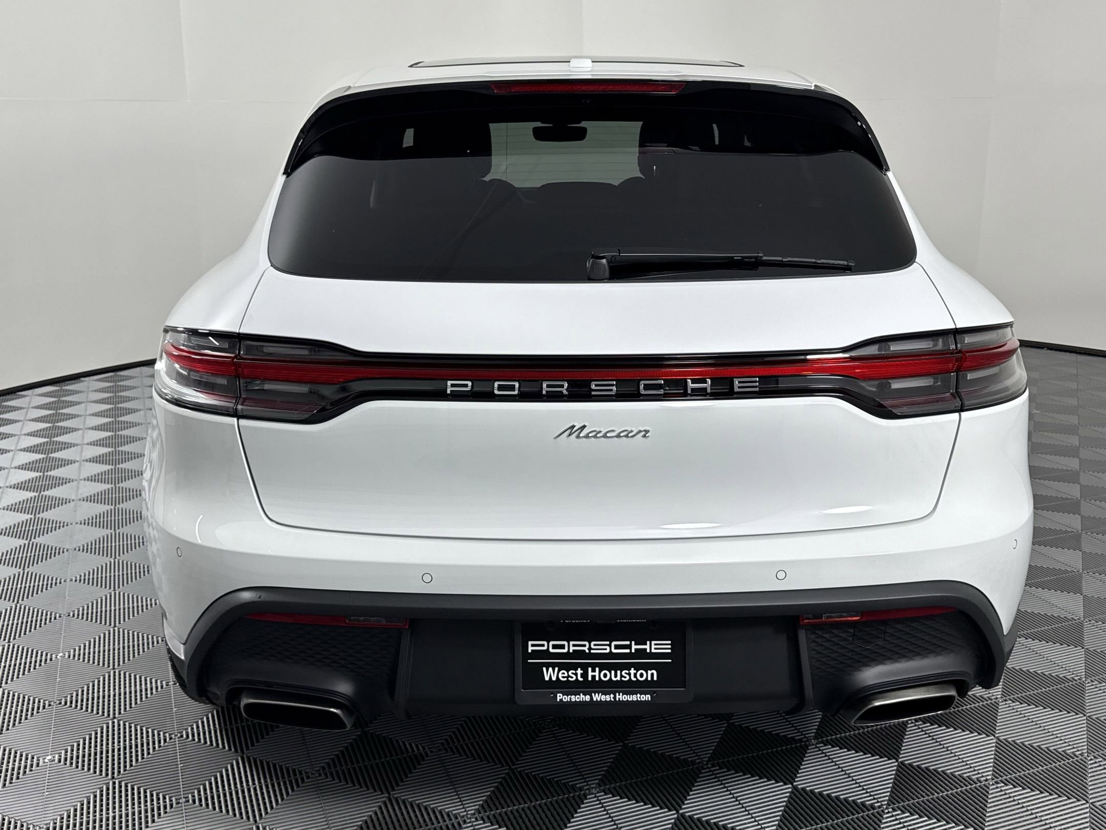 New 2025 Porsche Macan image 10