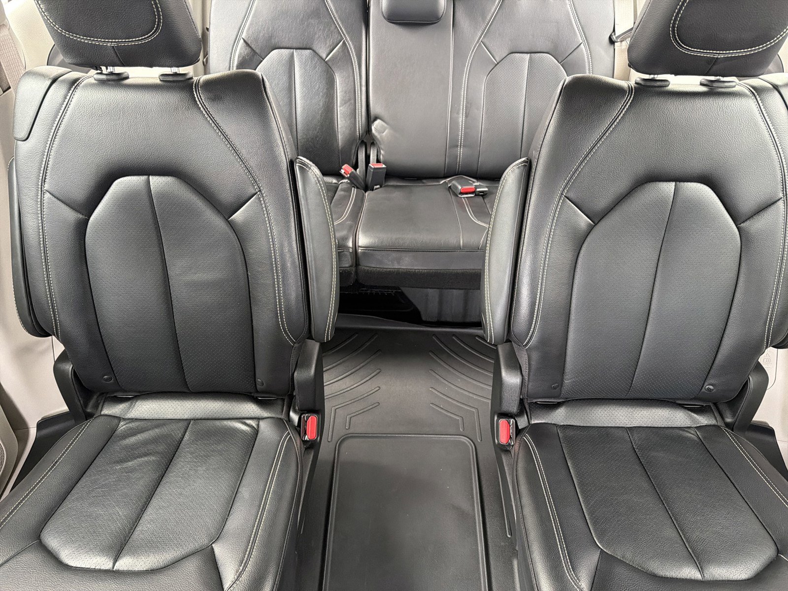 Used 2022 Chrysler Pacifica Touring-L w/ Uconnect Theater Family Group image 13