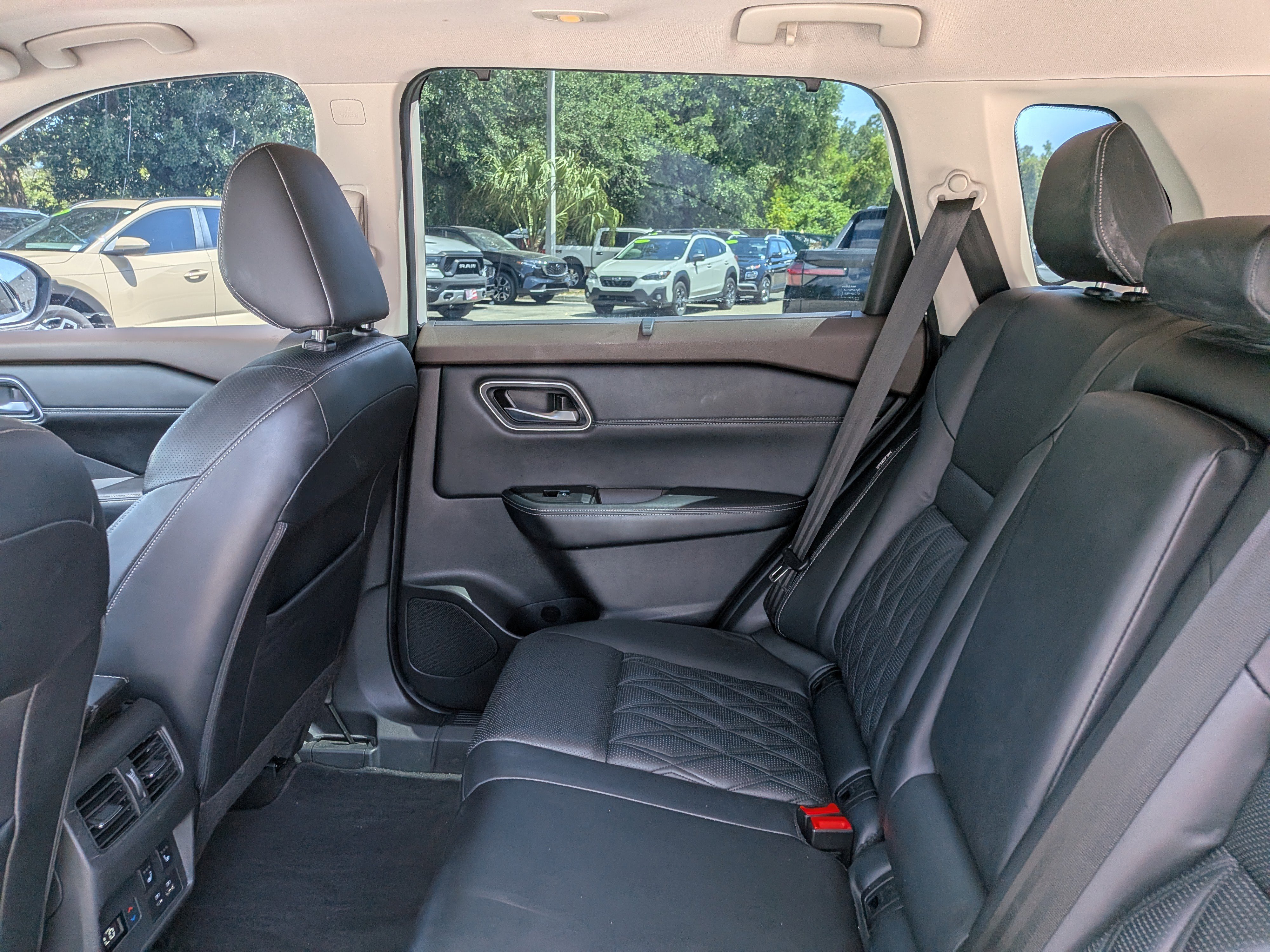 Used 2021 Nissan Rogue Platinum FWD image 15