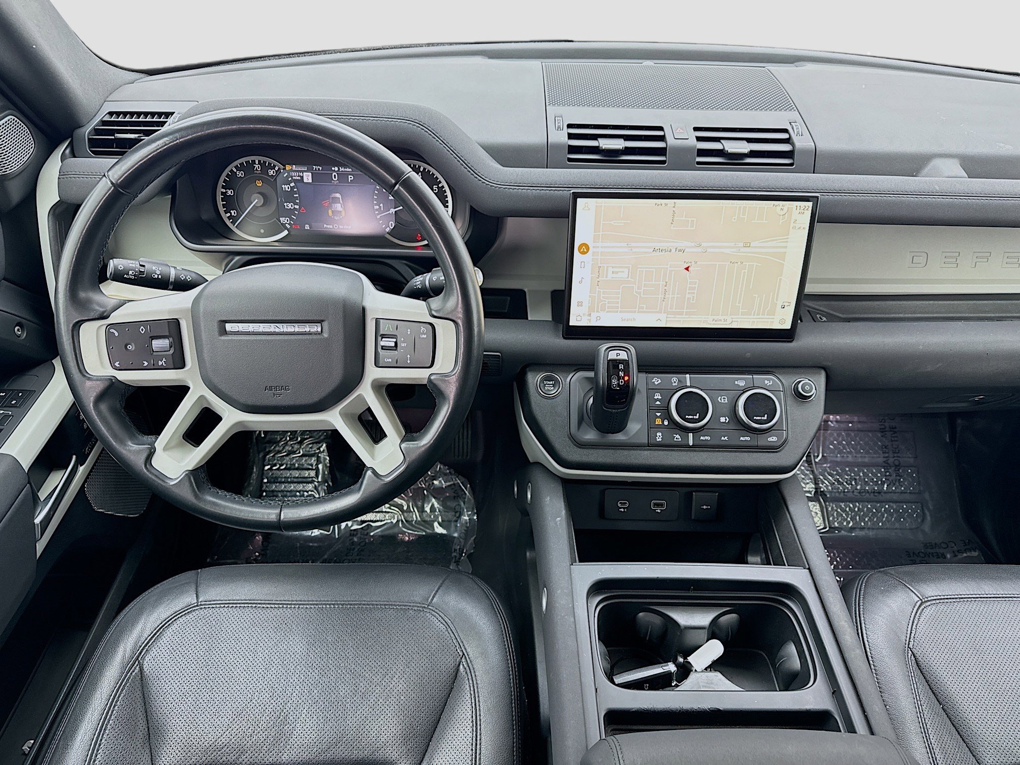 Used 2023 Land Rover Defender 130 SE AWD/4WD image 15