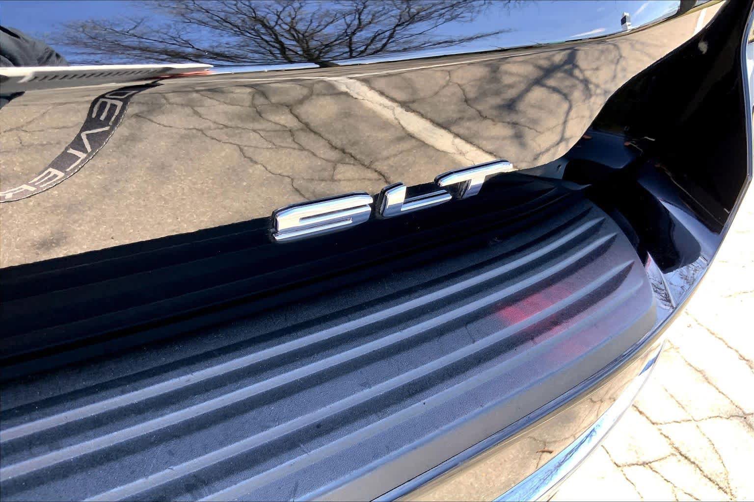 Used 2023 GMC Yukon XL SLT w/ SLT Premium Package image 10