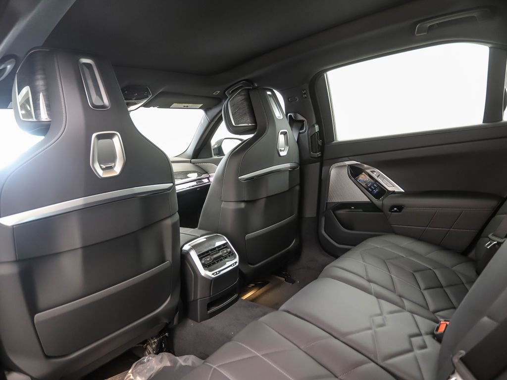 New 2025 BMW i7 xDrive60 image 21