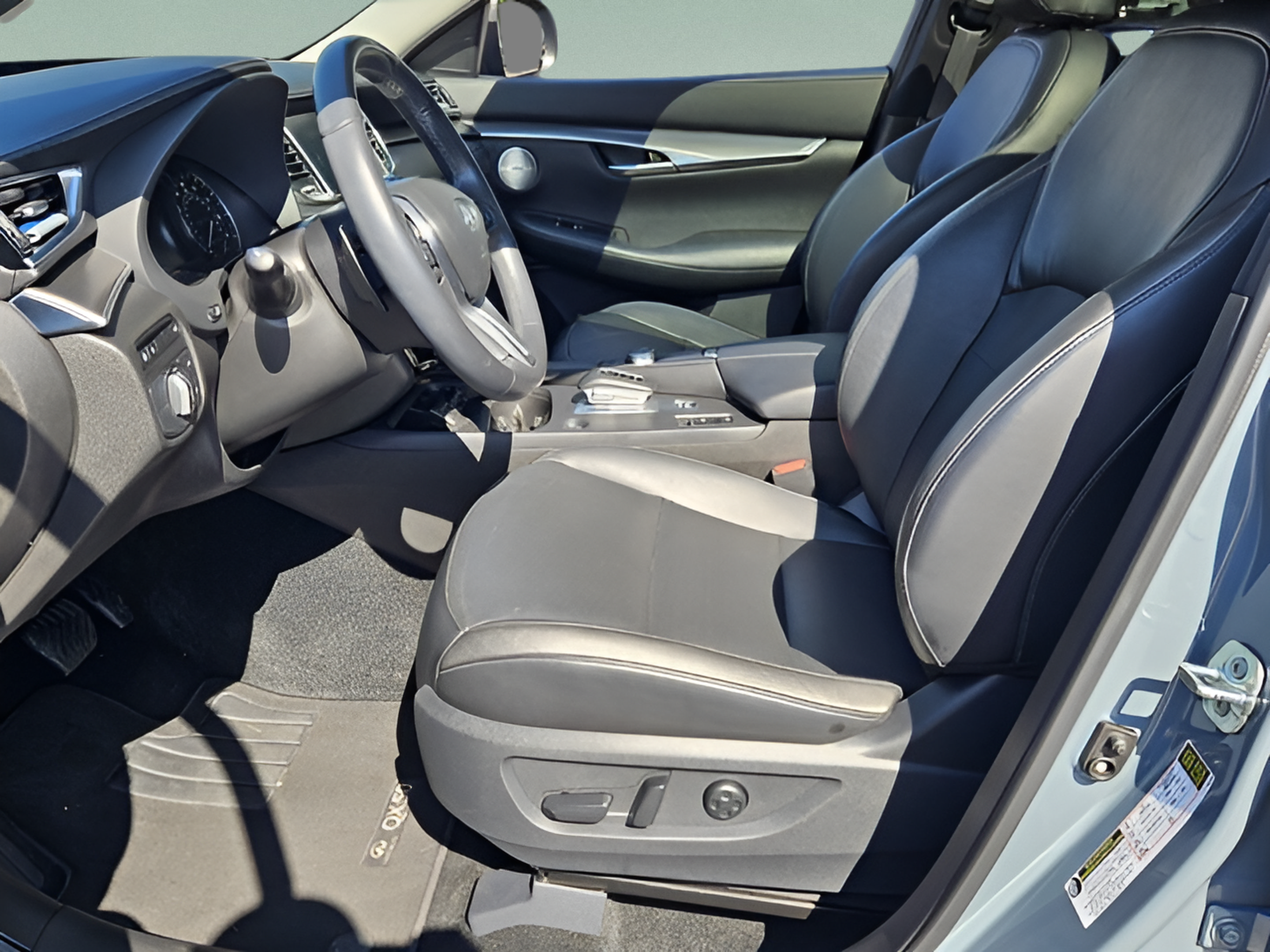 Used 2024 INFINITI QX50 Luxe FWD image 12