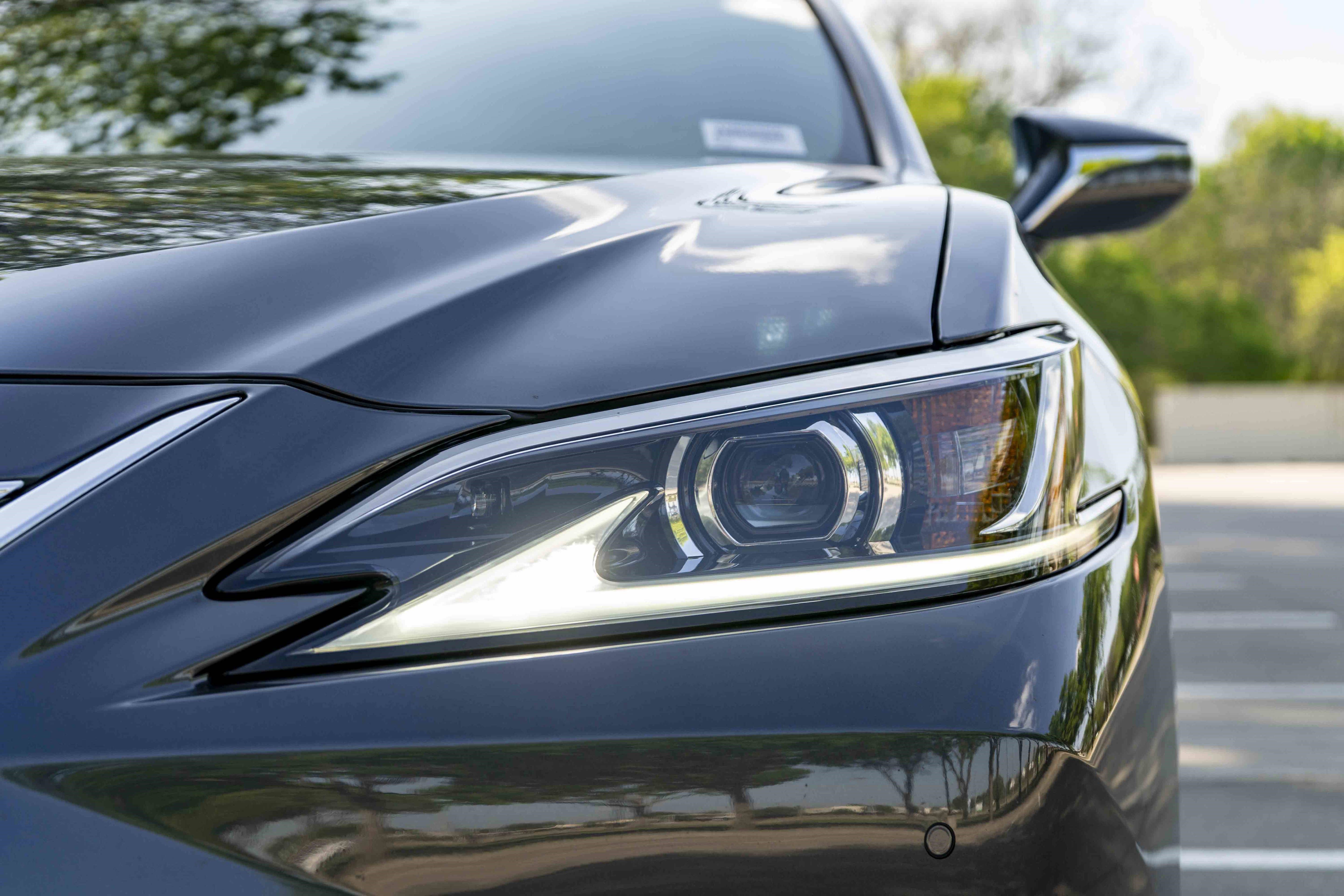 Used 2025 Lexus ES 300h w/ Premium Package image 11