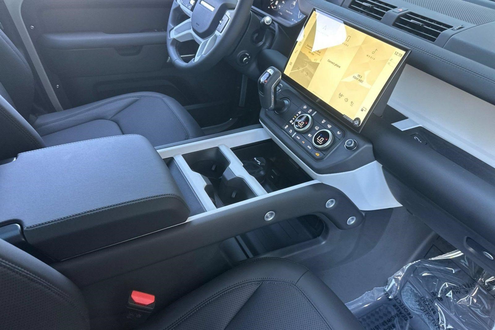 New 2026 Land Rover Defender 110 X-Dynamic SE AWD/4WD image 29