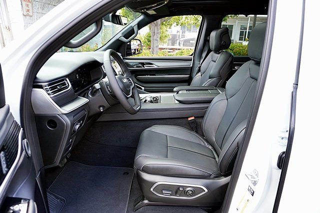 New 2026 Jeep Grand Wagoneer Limited AWD/4WD image 19