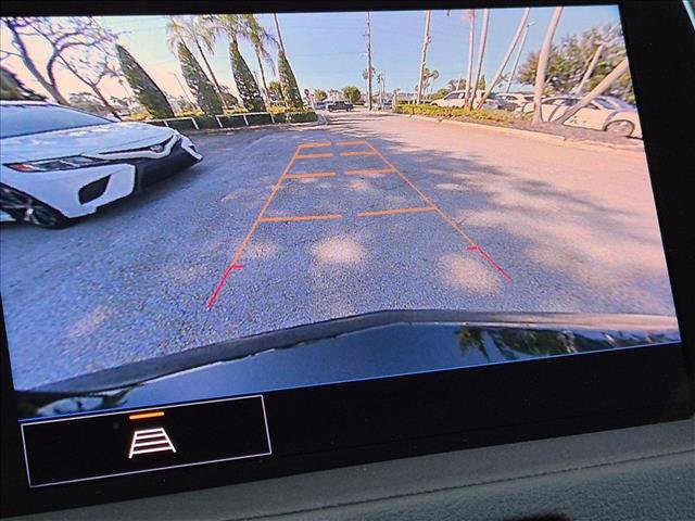 Used 2022 Cadillac XT4 Premium Luxury w/ Safety Alert Package FWD image 13
