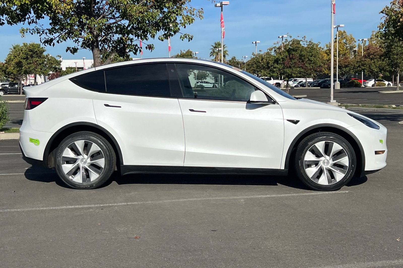 Used 2023 Tesla Model Y Long Range AWD/4WD image 3