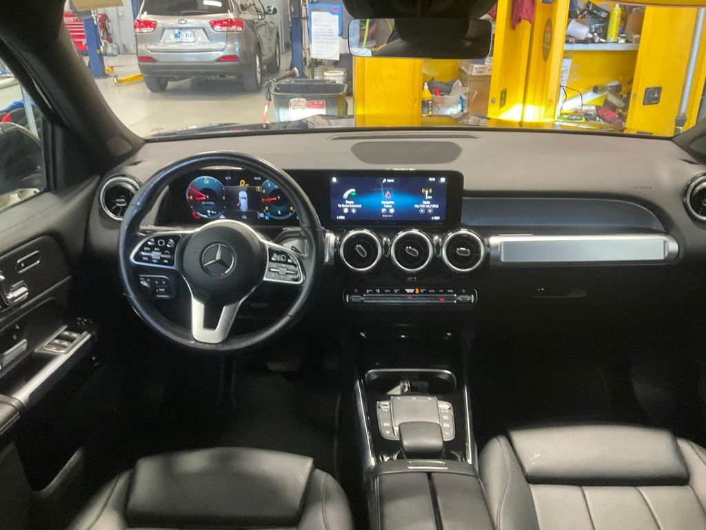Used 2023 Mercedes-Benz GLB 250 4MATIC w/ Premium Package image 13