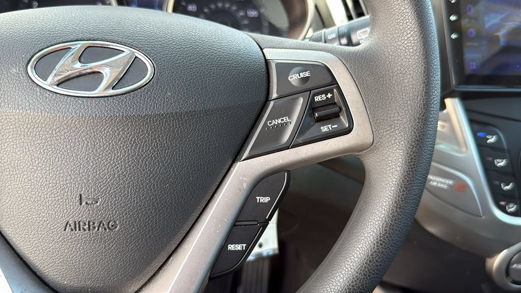 Used 2016 Hyundai Veloster FWD image 27
