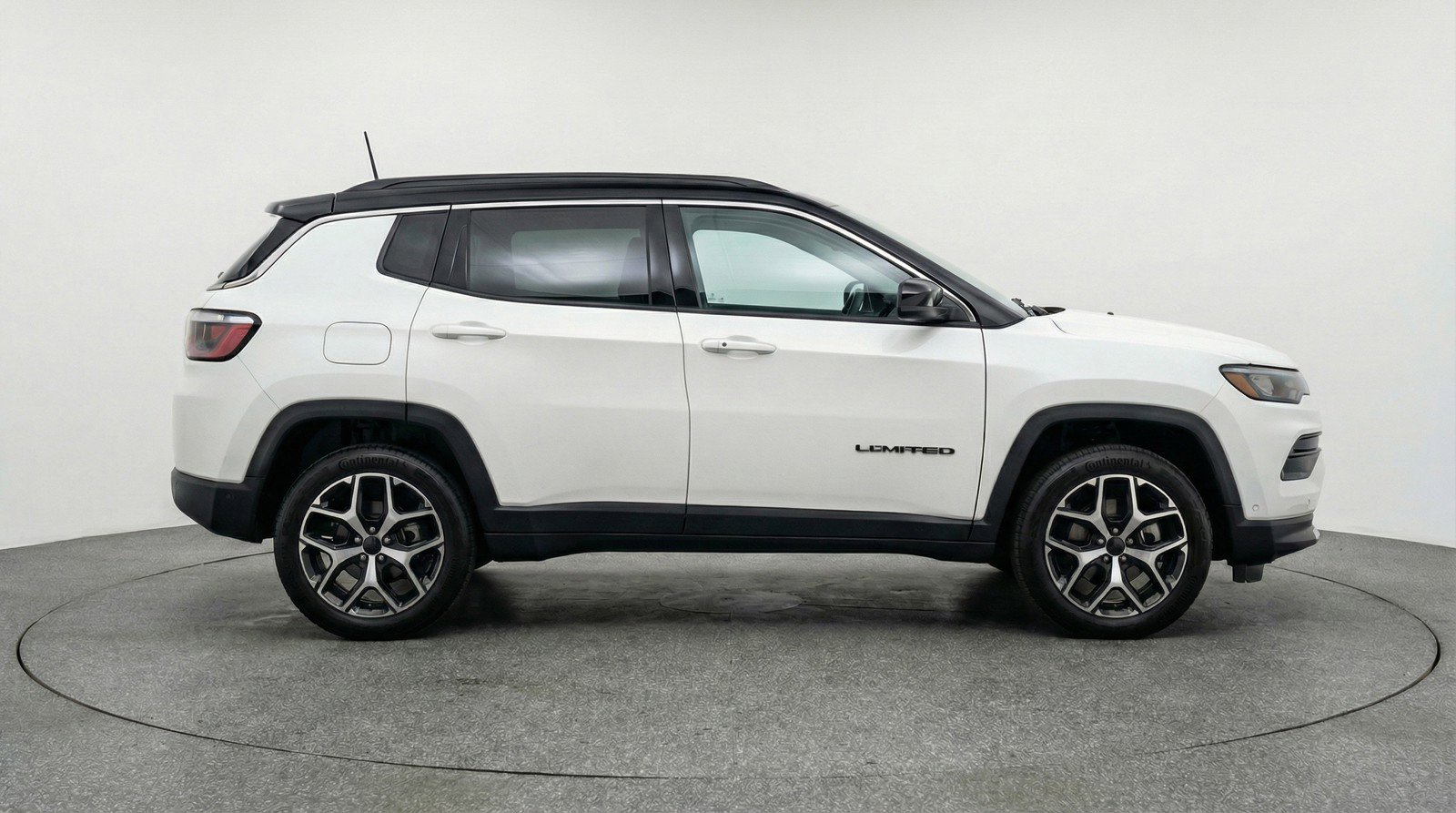Used 2025 Jeep Compass Limited image 11