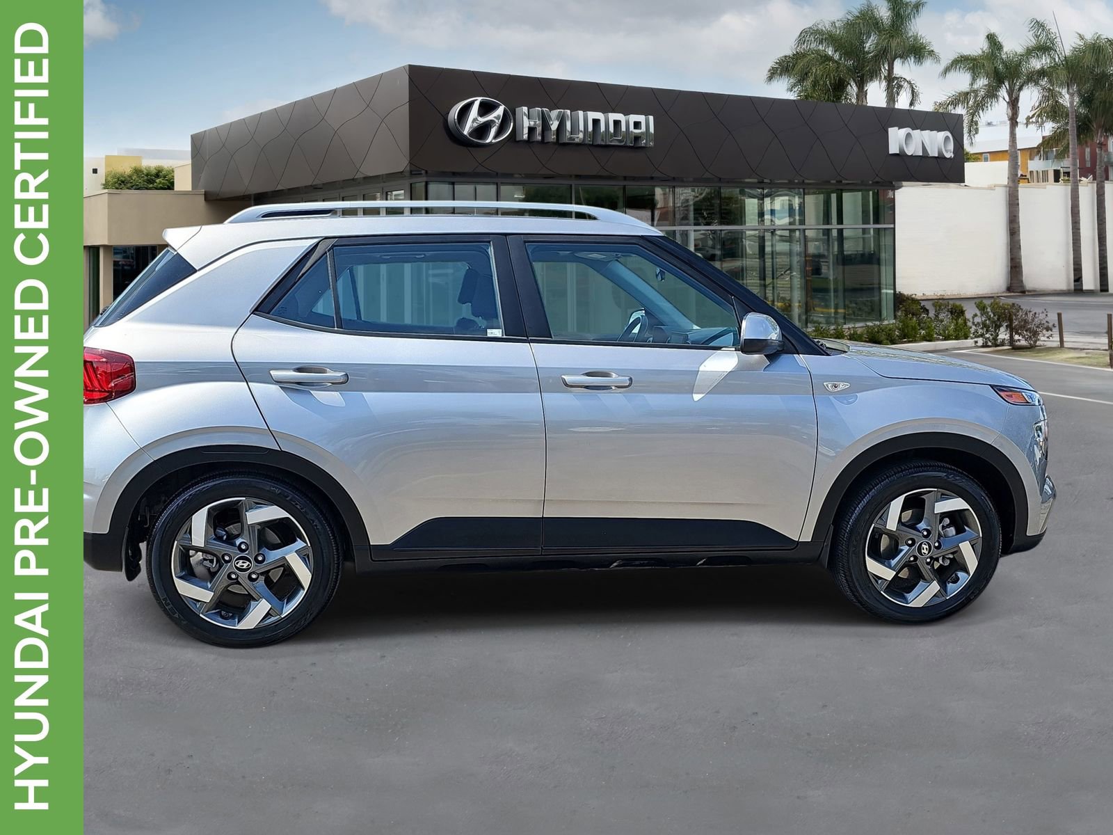 Certified 2023 Hyundai Venue SEL FWD image 2