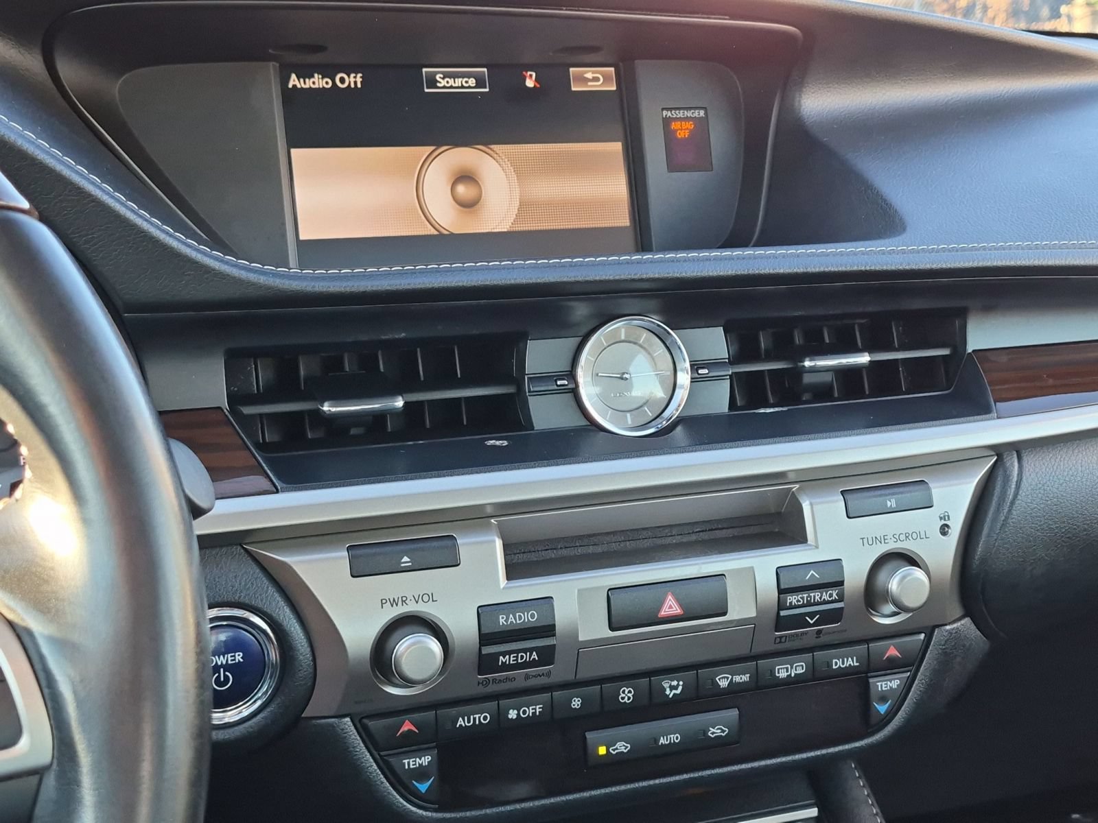 Used 2016 Lexus ES 300h w/ Navigation System Package FWD image 24