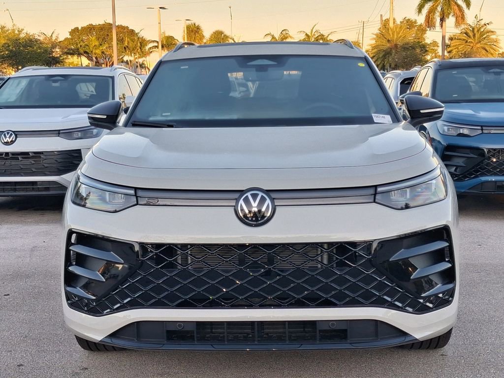 New 2026 Volkswagen Tiguan SE R-Line FWD image 2