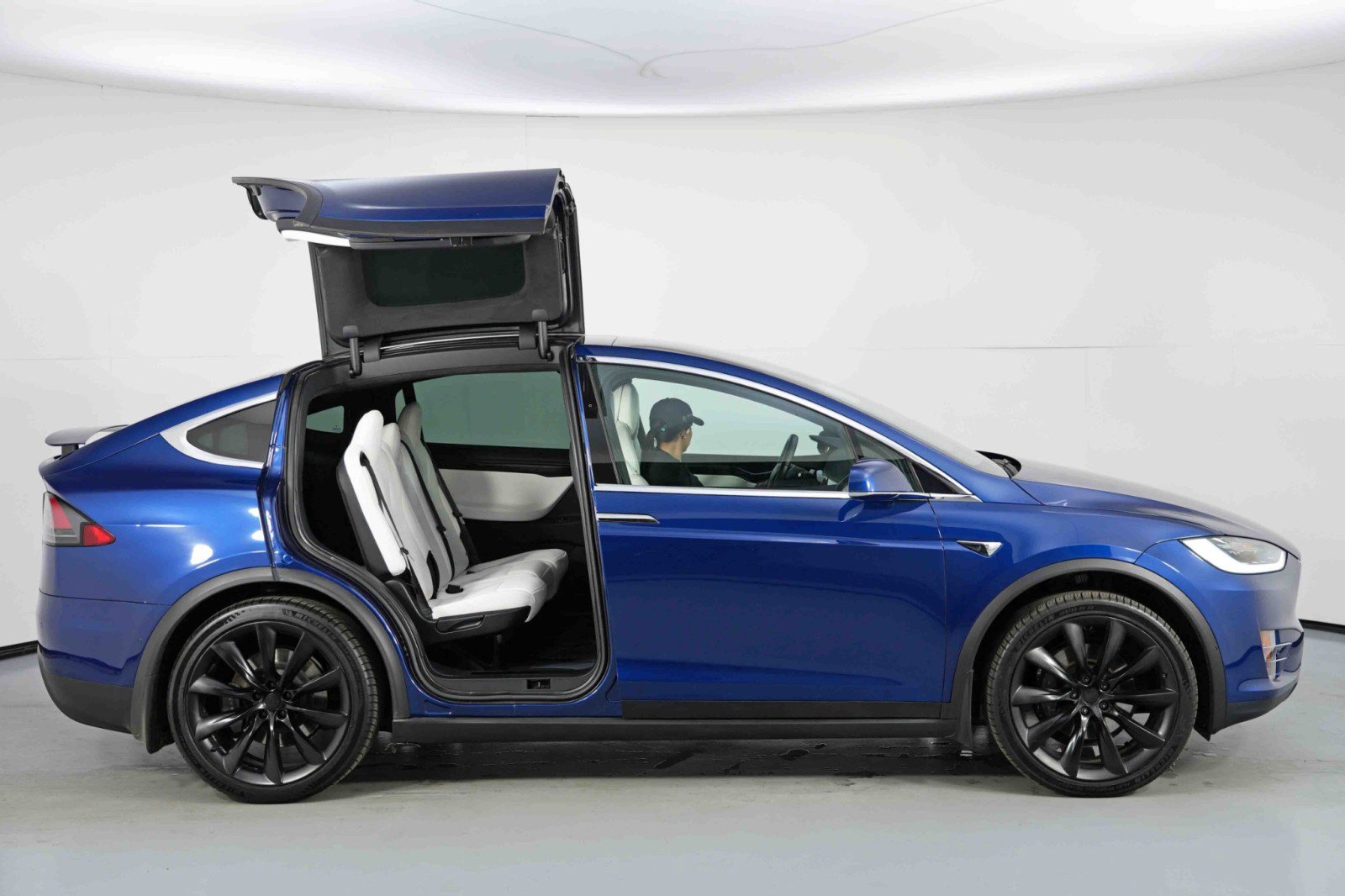 Used 2019 Tesla Model X 75D image 49