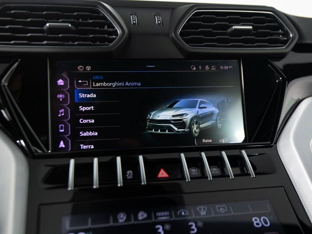 Used 2022 Lamborghini Urus image 19
