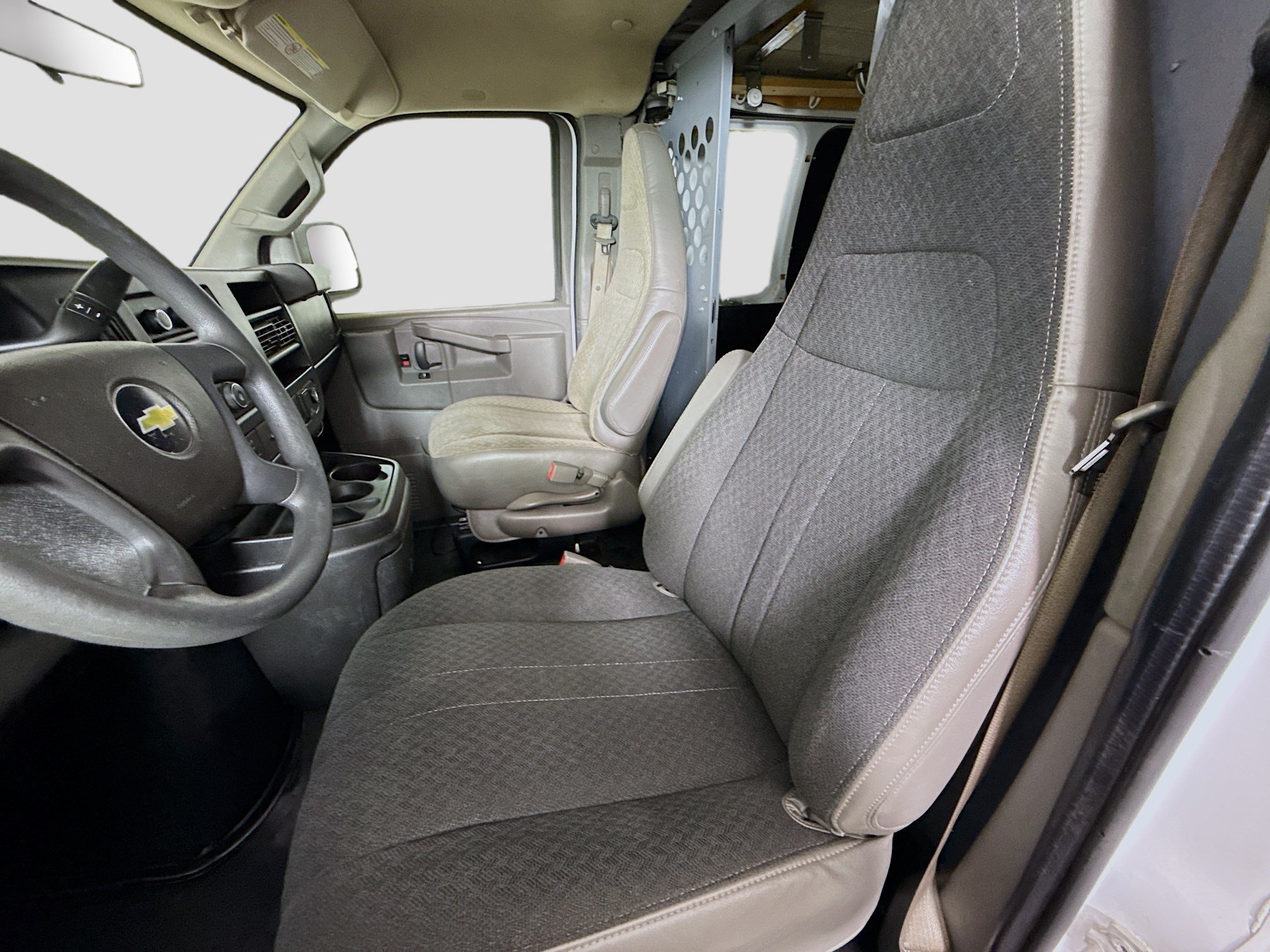 Used 2017 Chevrolet Express 2500 RWD image 18