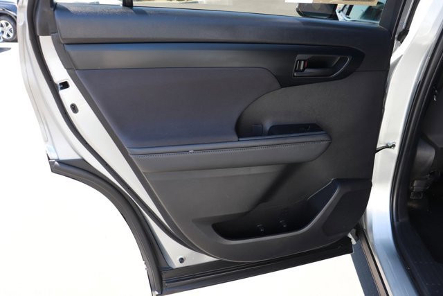 Used 2025 Toyota Highlander LE image 13