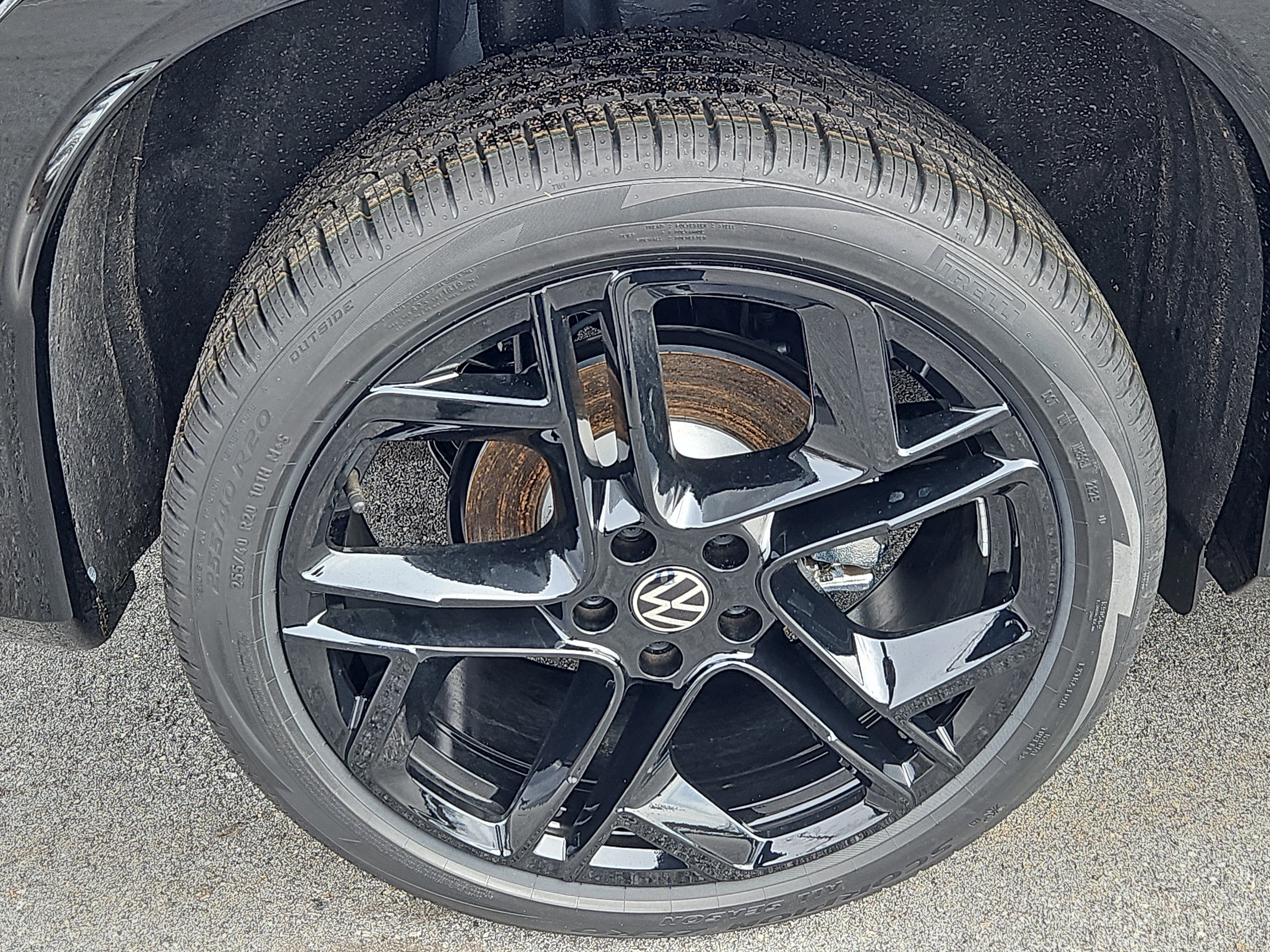 New 2026 Volkswagen Tiguan SE R-Line image 3