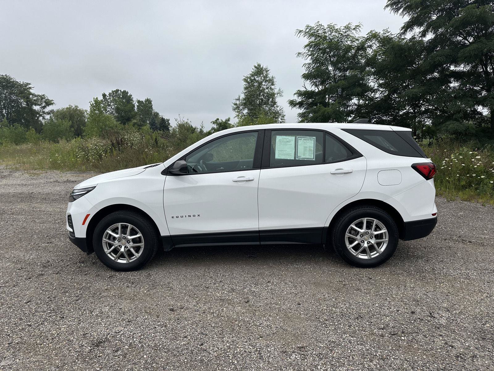Used 2022 Chevrolet Equinox LS w/ Driver Confidence II Package AWD/4WD image 4