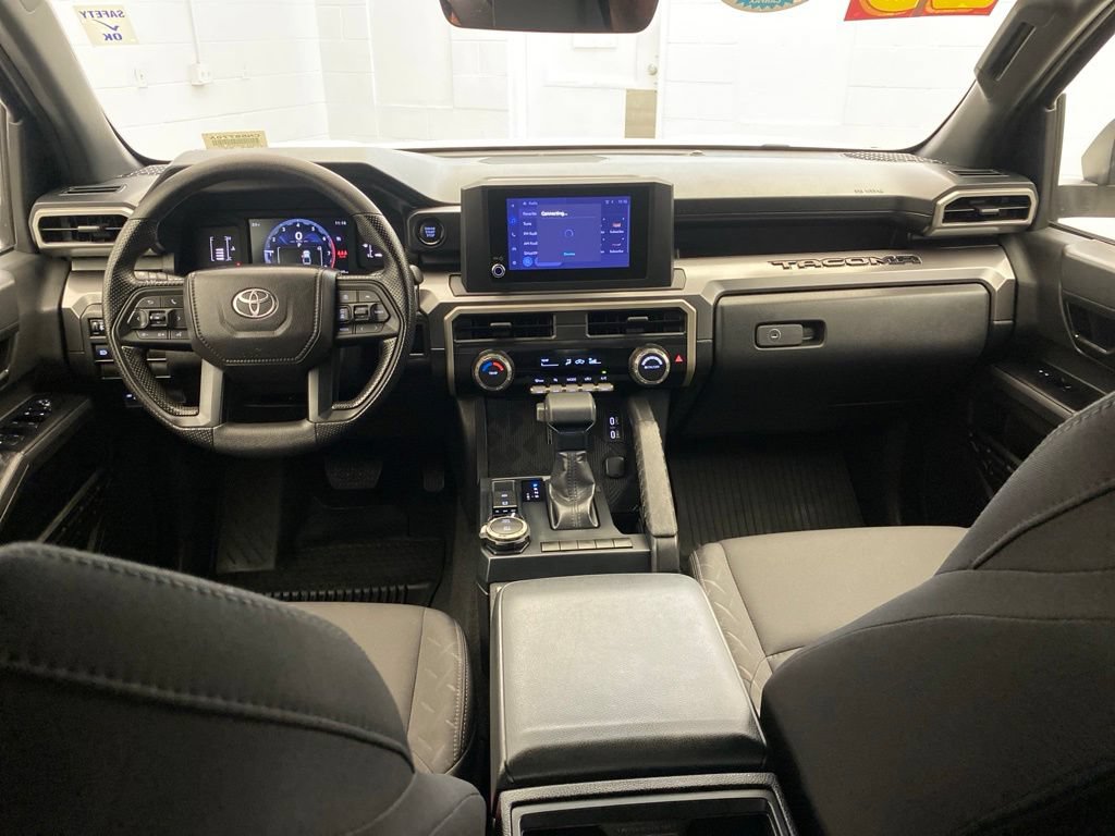 Used 2025 Toyota Tacoma SR5 AWD/4WD image 12