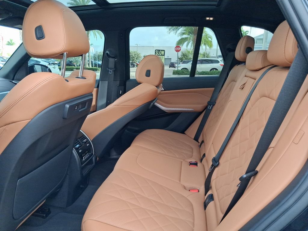 Used 2023 BMW X5 xDrive40i w/ M Sport Package AWD/4WD image 7