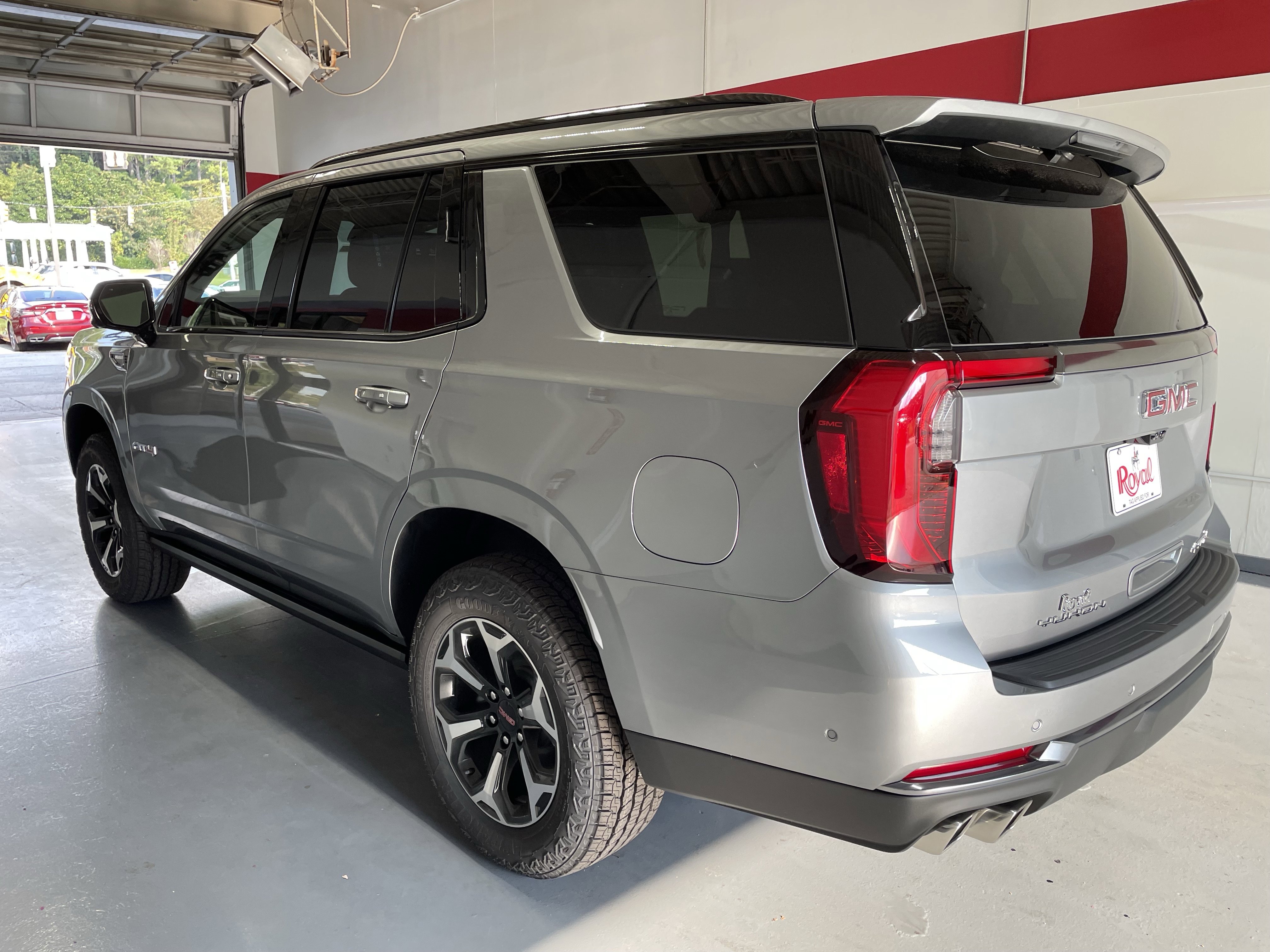 New 2025 GMC Yukon AT4 w/ AT4 Premium Plus Package image 6