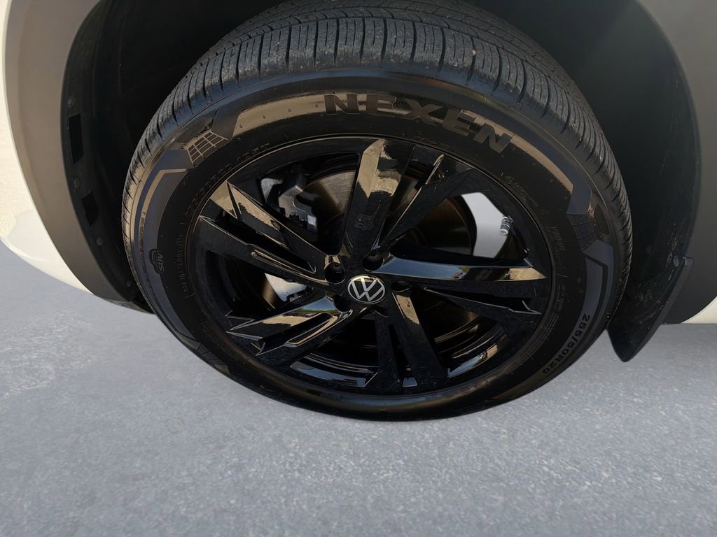 Used 2025 Volkswagen Atlas Cross Sport SEL R-Line AWD/4WD image 18