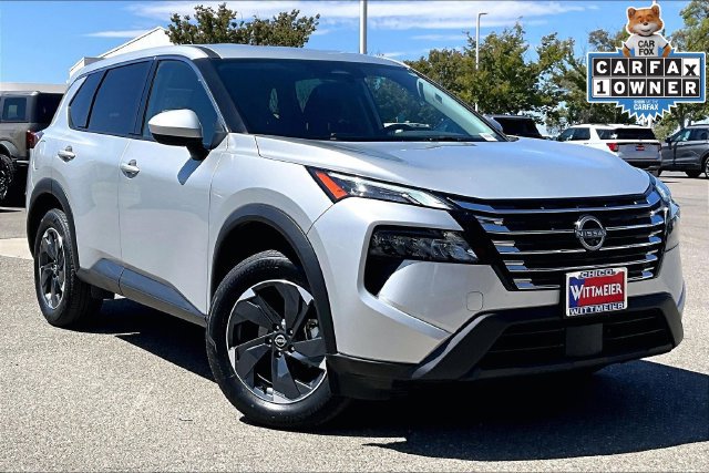 Used 2025 Nissan Rogue SV AWD/4WD image 2