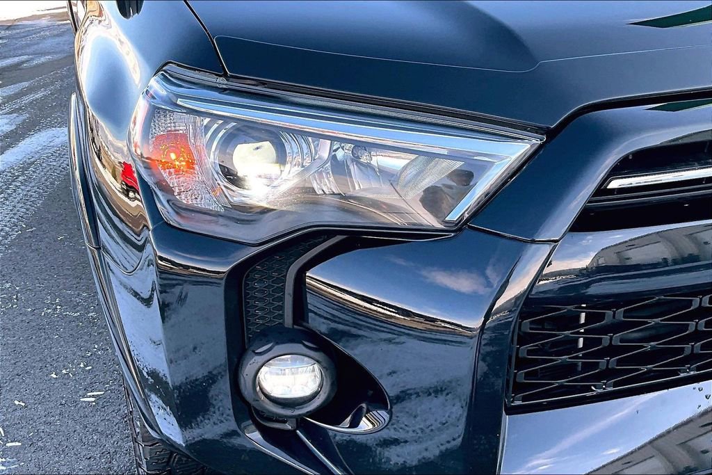 Used 2022 Toyota 4Runner SR5 Premium w/ Moonroof Package image 29