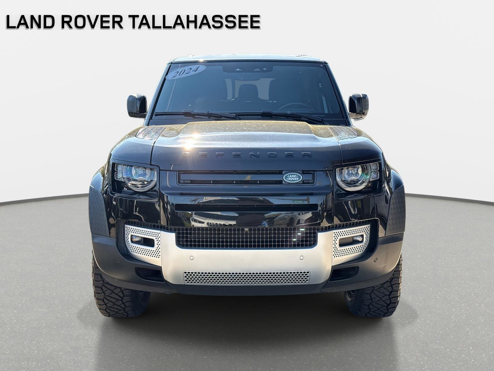 Used 2024 Land Rover Defender 90 S image 2