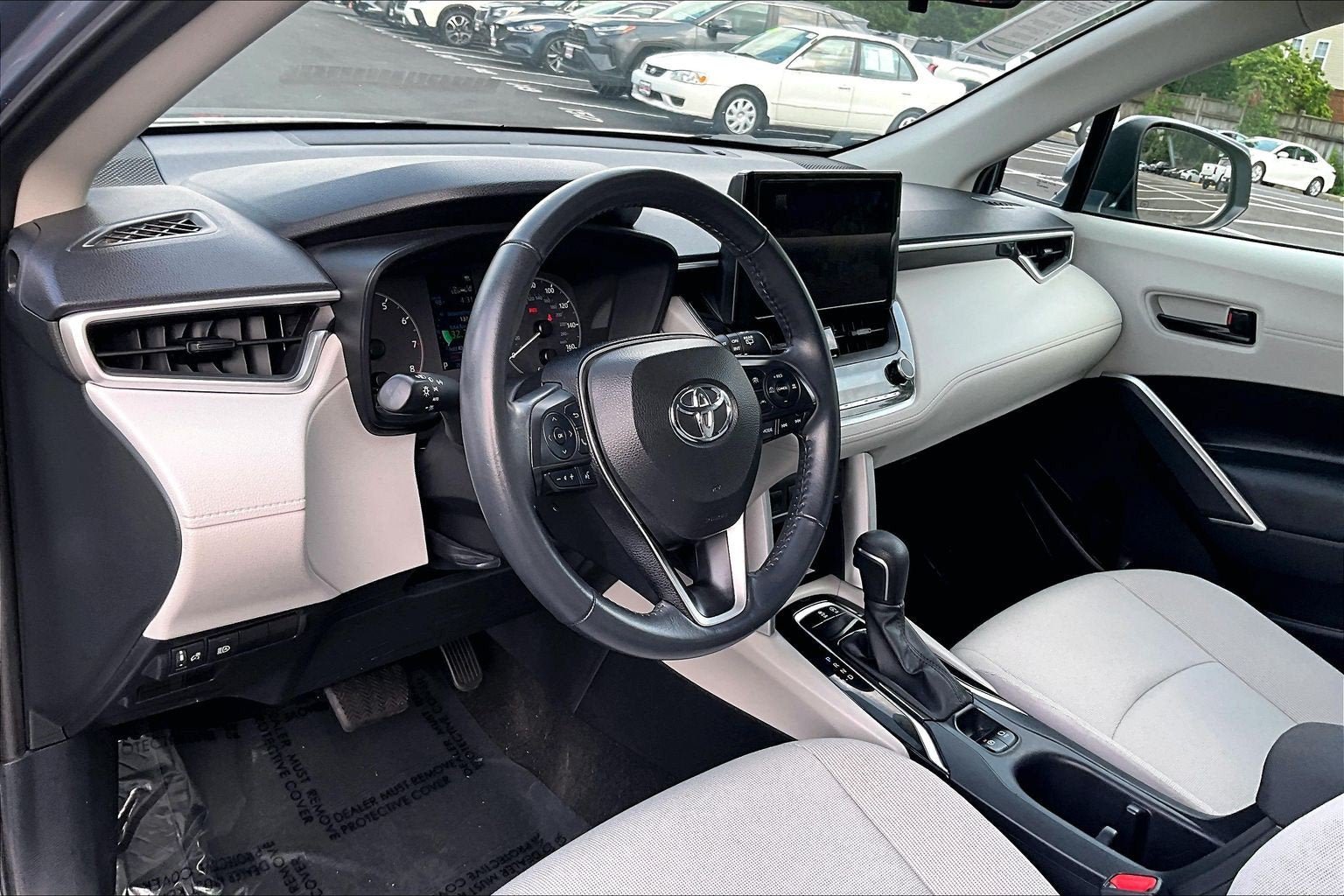 Used 2023 Toyota Corolla Cross LE AWD/4WD image 13