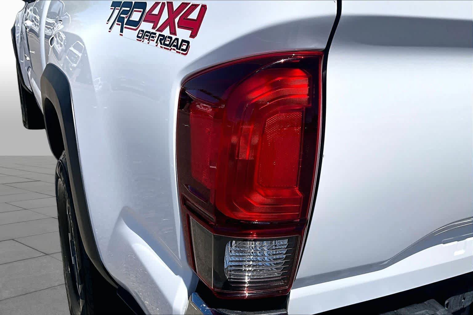 Certified 2019 Toyota Tacoma TRD Off-Road AWD/4WD image 28