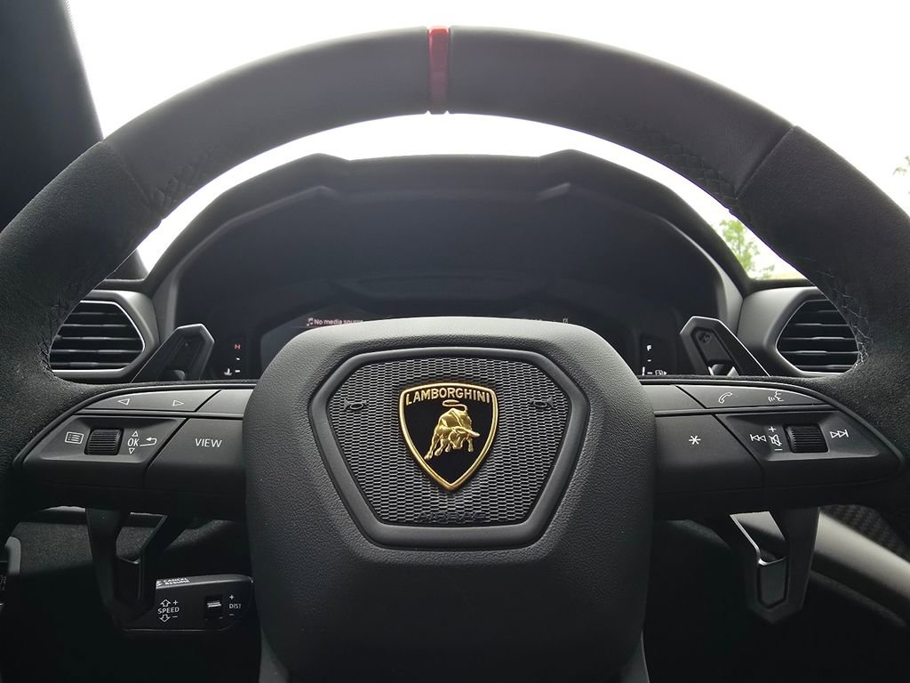 Used 2024 Lamborghini Urus Performante AWD/4WD image 28