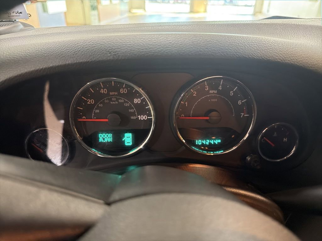 Used 2016 Jeep Wrangler Unlimited Sahara w/ Connectivity Group image 18