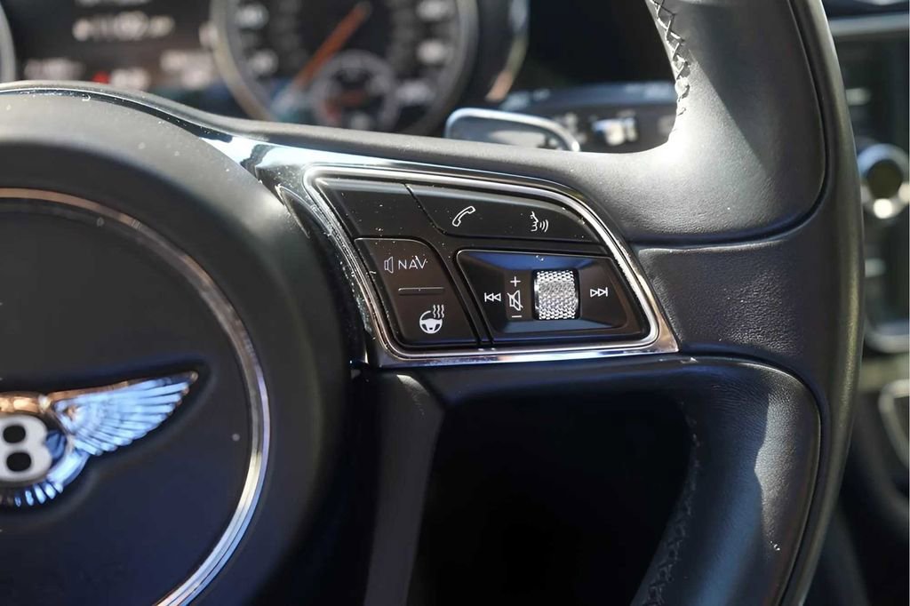 Used 2018 Bentley Bentayga image 10