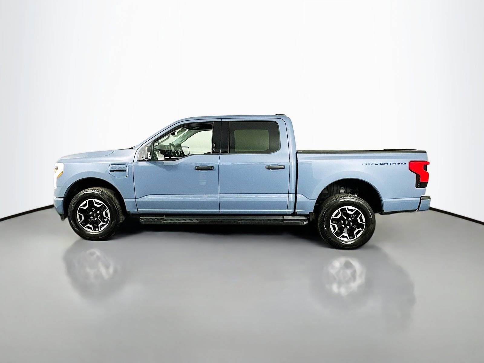 Used 2023 Ford F150 Lightning XLT AWD/4WD image 4