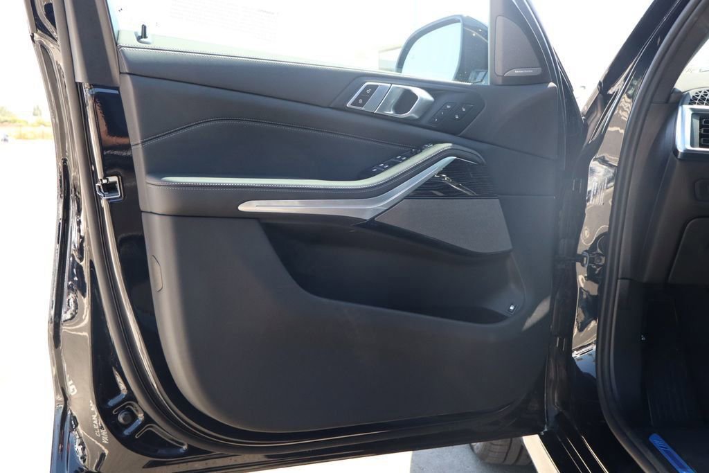 New 2026 BMW X5 xDrive50e image 31