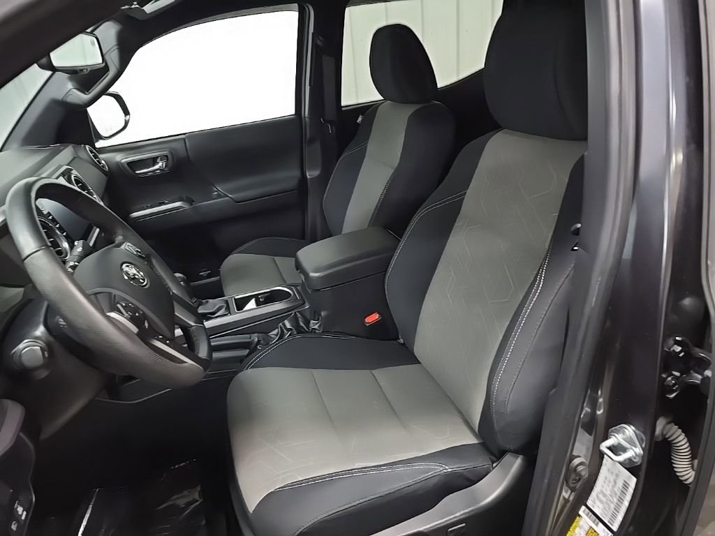 Used 2022 Toyota Tacoma TRD Off-Road AWD/4WD image 29
