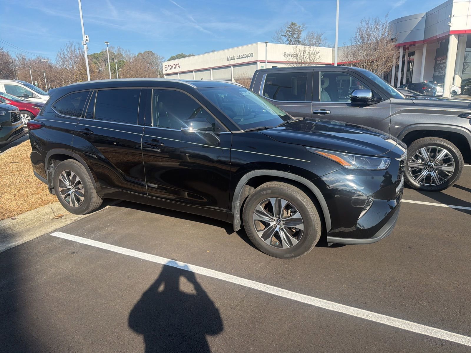 Used 2022 Toyota Highlander XLE image 3