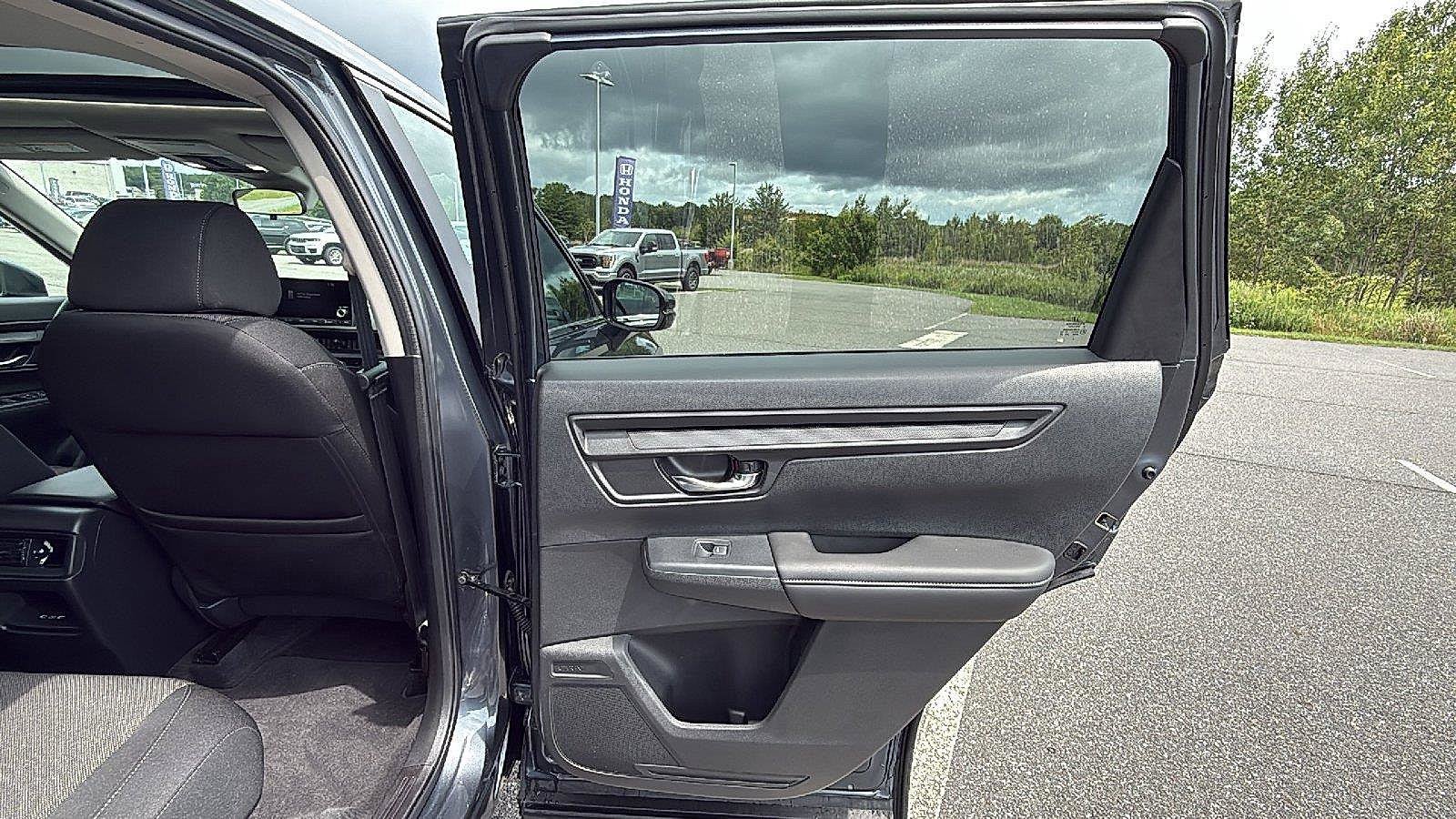 Used 2025 Honda CR-V EX image 17