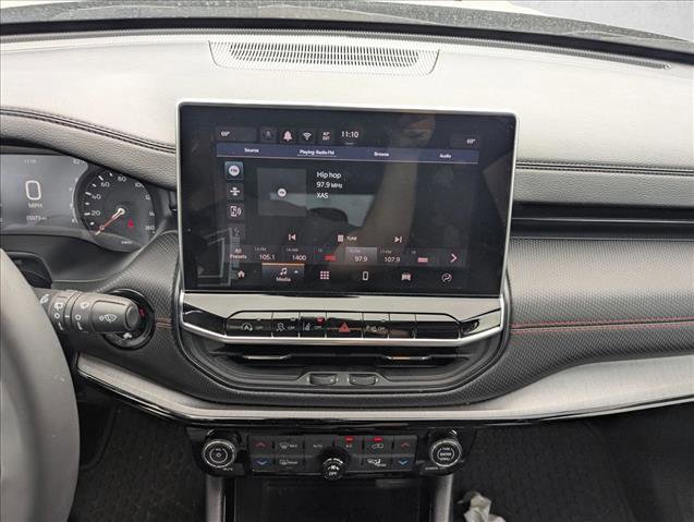 Used 2025 Jeep Compass Trailhawk image 12