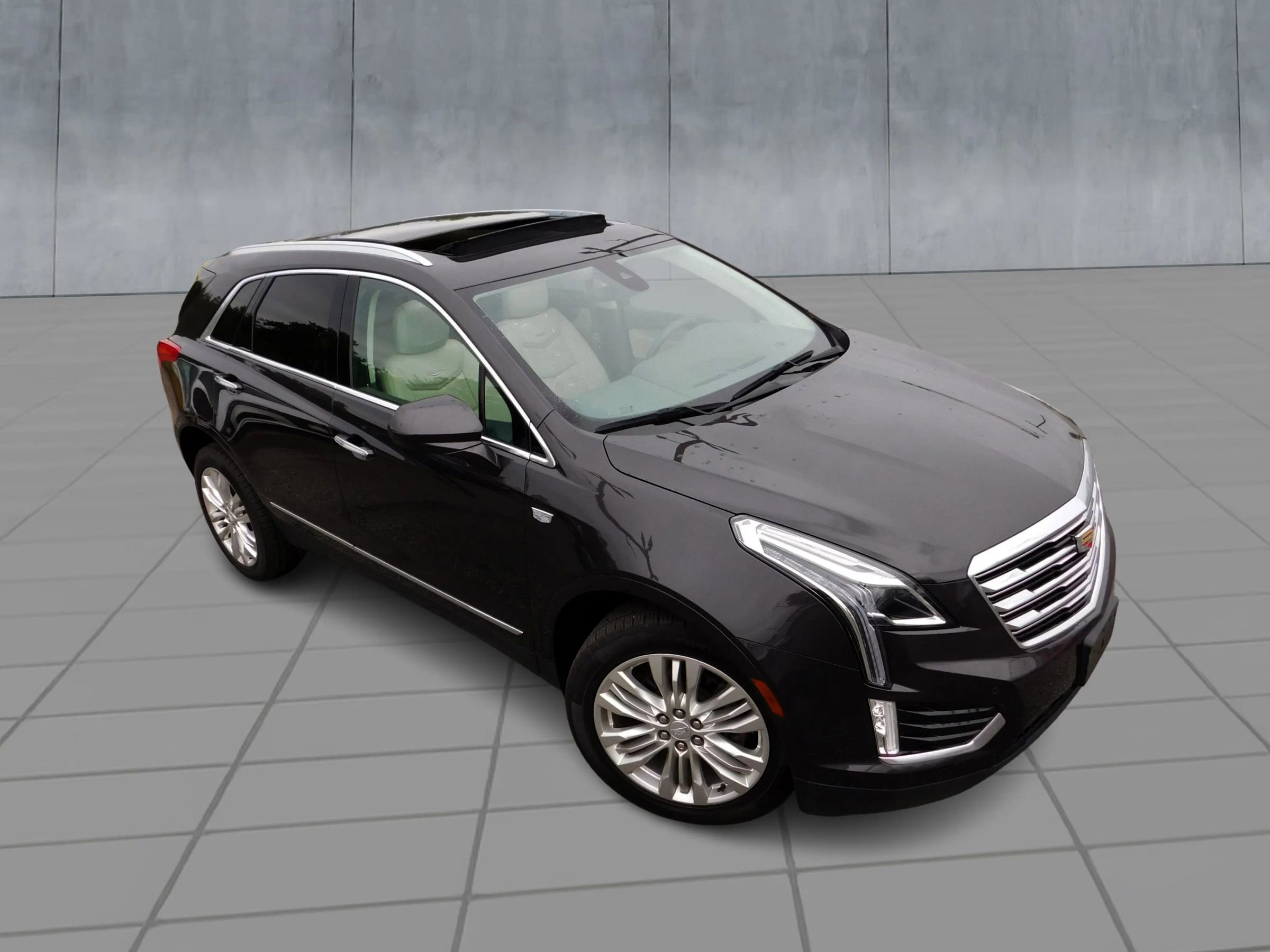Used 2018 Cadillac XT5 Premium Luxury AWD/4WD image 2